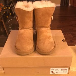 Little girls Bailey button UGG boots sz 13